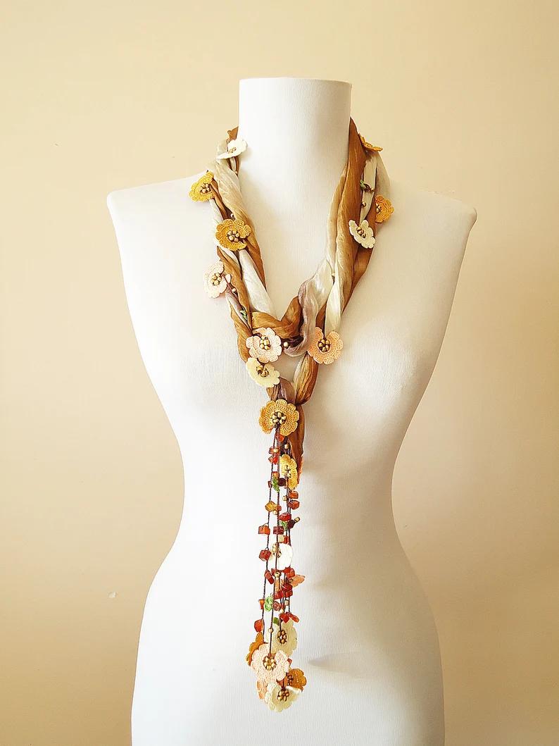 刺繍のお花つき　シルクスカーフのロングラリエット　ブラウン