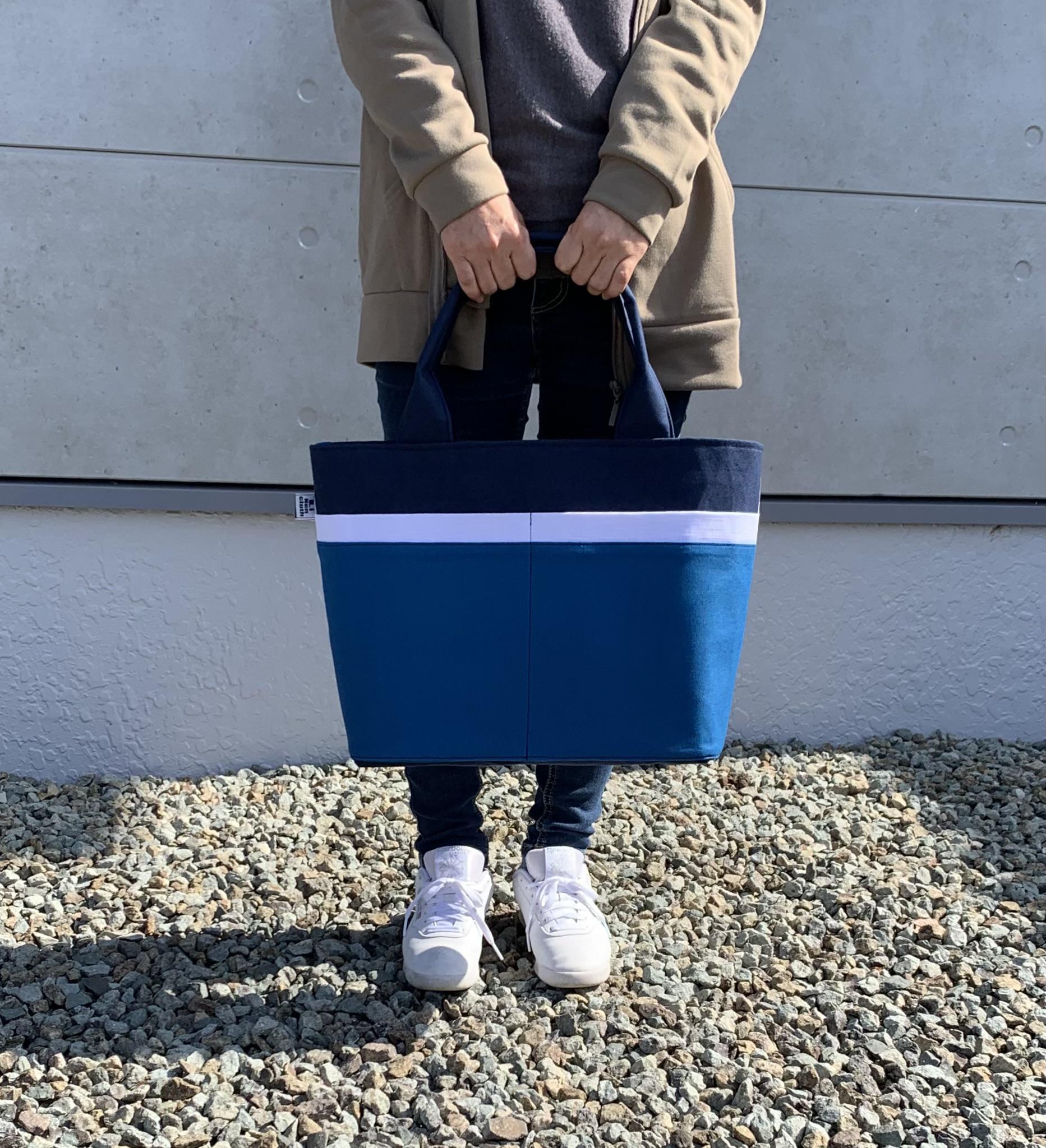 V LINE バッグ　ブルー
