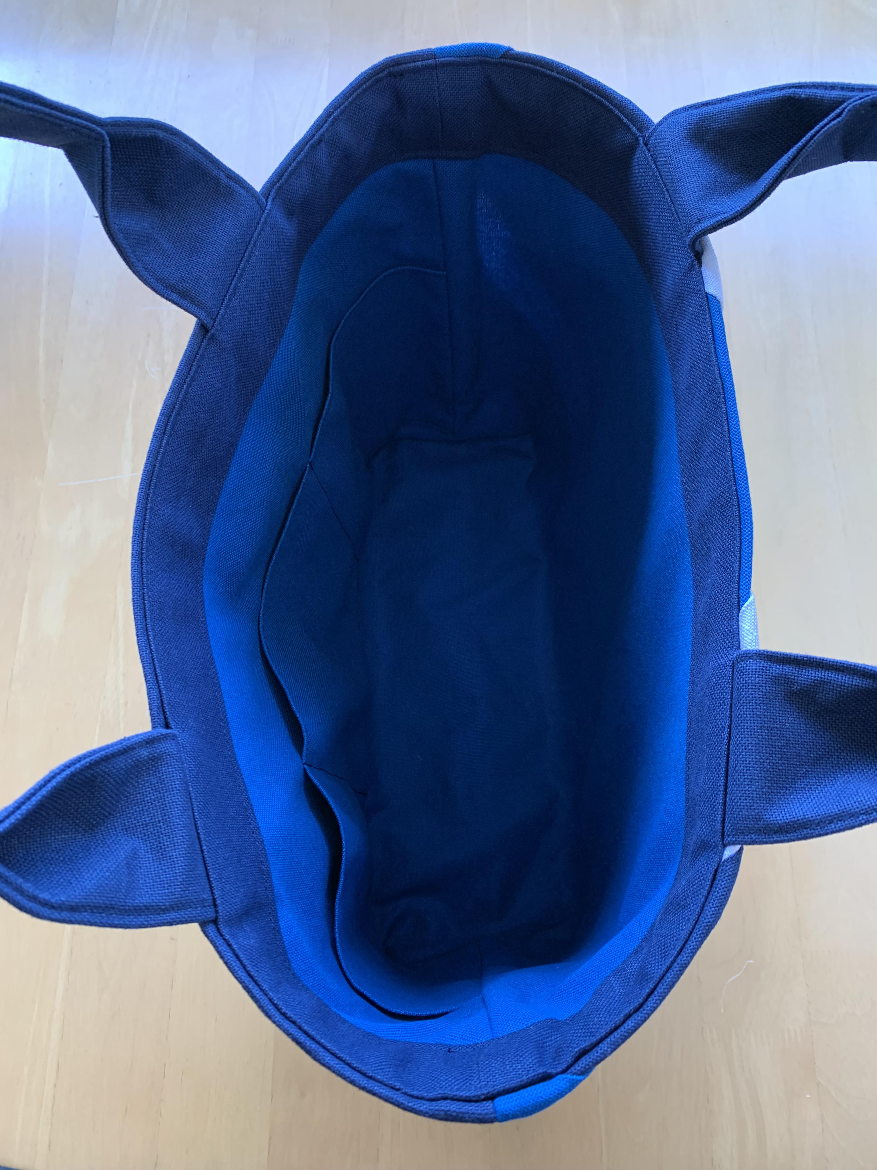 V LINE バッグ　ブルー