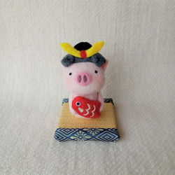 受注製作品【こどもの日】兜を被った羊毛フェルトのトイプードル