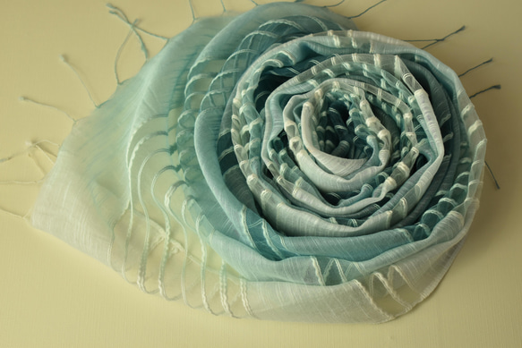 シルクとコットンの透かし織りストール「アクアマリン」 2枚目の画像