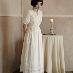 白色 精緻花邊V領鏤空洛麗塔洋裝 日系甜美抽褶腰身連身裙 遮手臂 第5張的照片