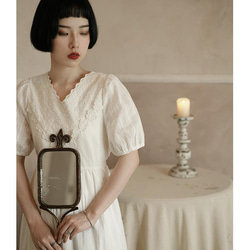 白色 精緻花邊V領鏤空洛麗塔洋裝 日系甜美抽褶腰身連身裙 遮手臂 第13張的照片