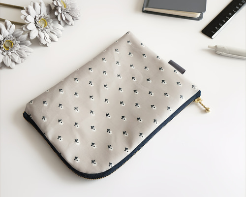 シックなグレー花柄のL字ファスナーポーチ*フラットポーチ*\母子手帳