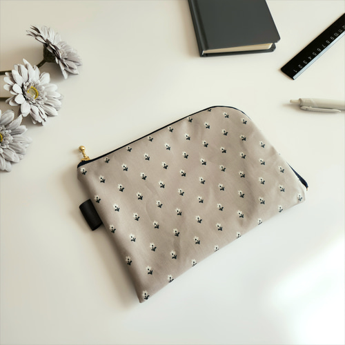 シックなグレー花柄のL字ファスナーポーチ*フラットポーチ*\母子手帳