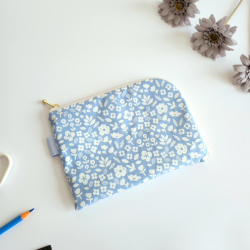 ブルーブルーのL字ファスナーポーチ*フラットポーチ*\晴れやか
