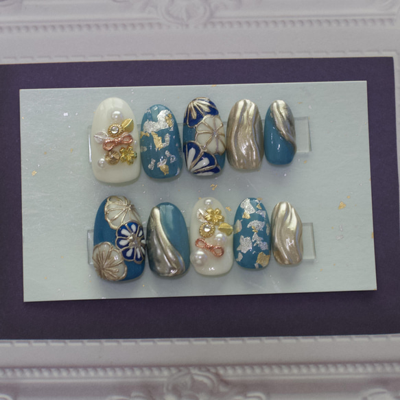 古典菊桜ネイルチップ(くすみ青×白×金×銀箔×パール×ピンクゴールド) 6枚目の画像