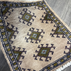 約30cm角パキスタン手織り絨毯　ミニラグ　ディスプレイにも 8枚目の画像