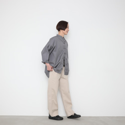 Omake 的快樂套裝 / 灰色襯衫和米色褲子套裝 第2張的照片