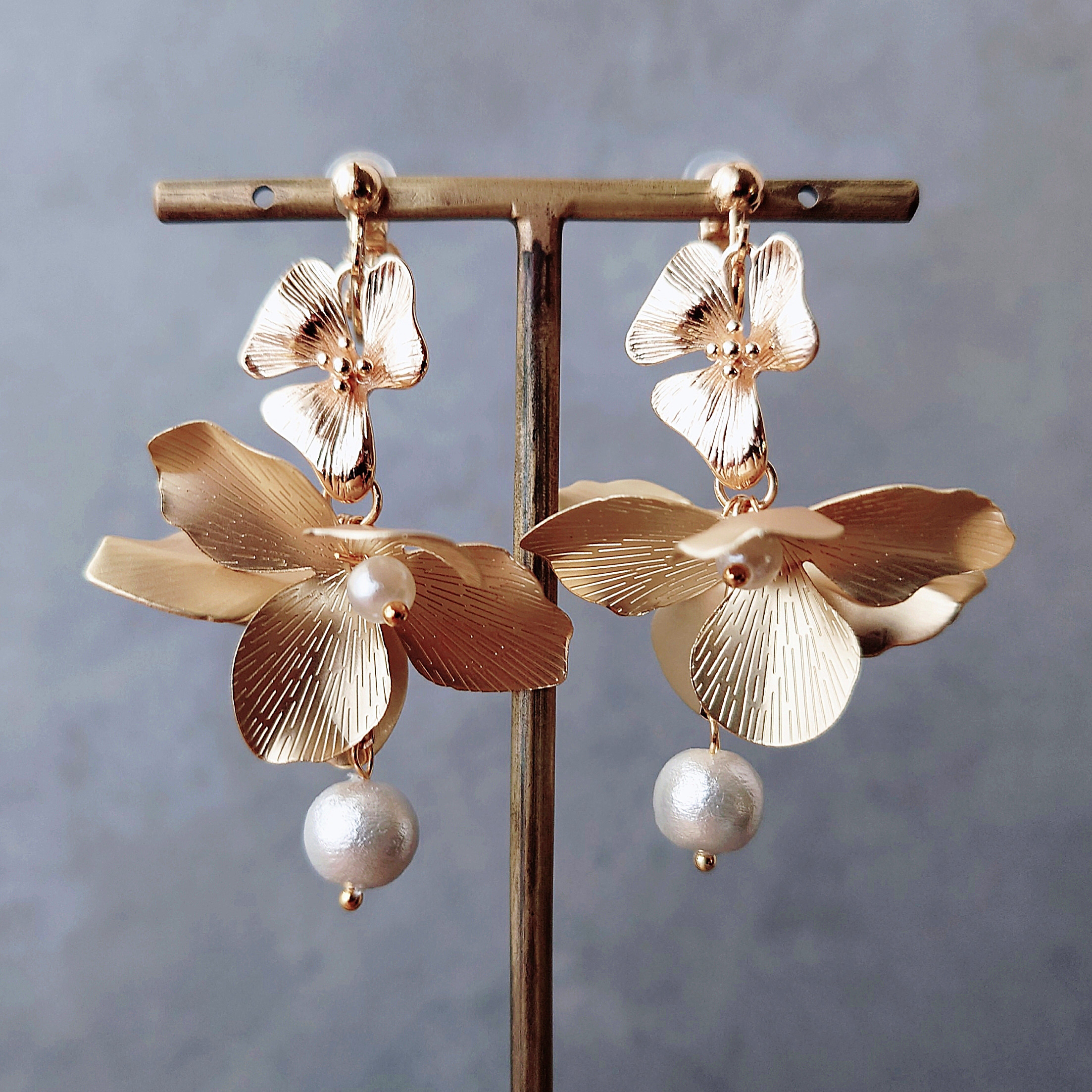 マットゴールド 真鍮 ピアス イヤリング 華やか 上品 揺れる 大ぶり  ロング 上品 結婚式 ウェディング ブライダル