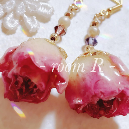 人気のミニ薔薇の生花ピアスorイヤリング ピアス（フック