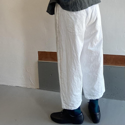 【即納】ワイドパンツ　裾ダーツ入り立体シルエットの綿麻パンツ　半端丈　白パン 4枚目の画像