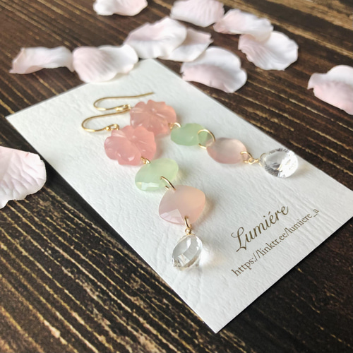 14kgf＊ピンクオニキスのフラワーカービングとクリスタルのピアス