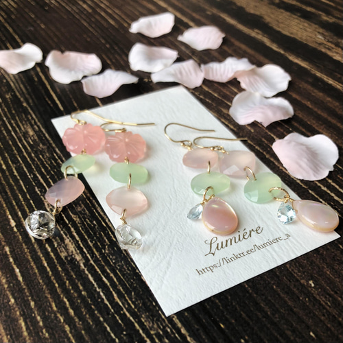 14kgf＊ピンクオニキスのフラワーカービングとクリスタルのピアス