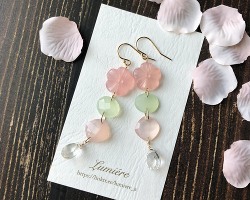 14kgf＊ピンクオニキスのフラワーカービングとクリスタルのピアス