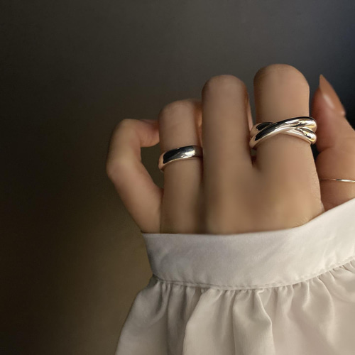 Tiny cross ring | nananbijouxxx