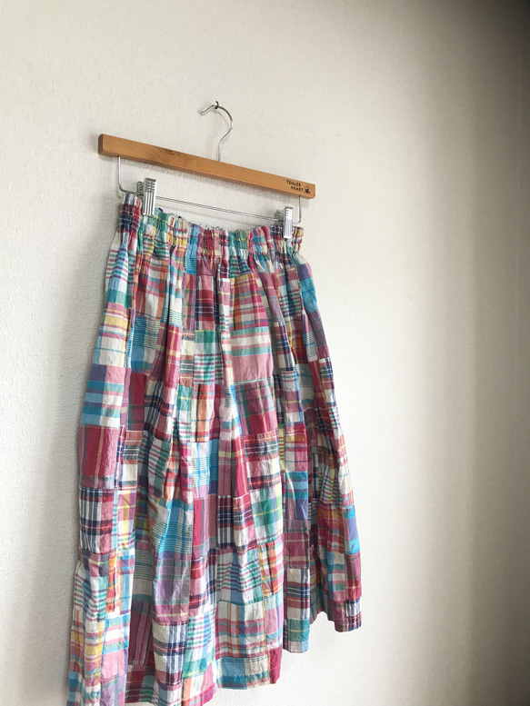 Mサイズ　インド綿パッチ生地　ギャザースカート　ウエストゴム　BLUE＆RED　65㎝丈 3枚目の画像