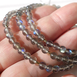 Labradorite／【ハイクオリティ】美しいモルフォ蝶のような輝き ラブラドライト極小粒ブレスレット／Little／ 5枚目の画像