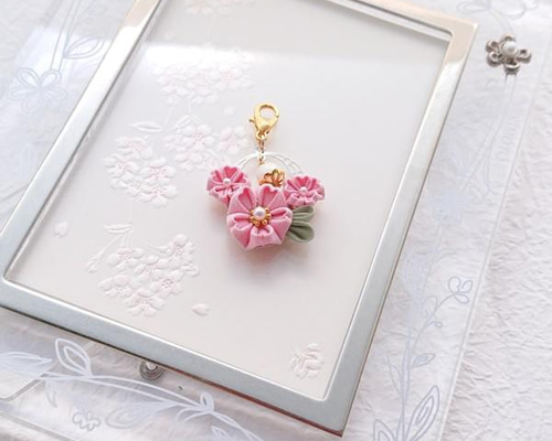 マスクチャーム お花２個セット⭐️⭐️ハンドメイド お花のマスクチャーム2個セットハンドメイド お花のマスクチャーム2個