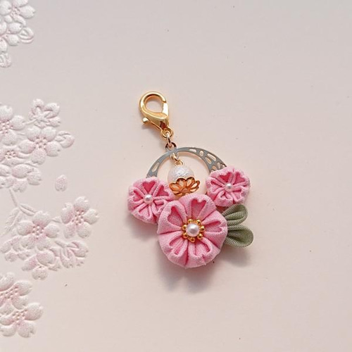 つまみ細工 桜モチーフのマスクチャーム（バッグチャーム） マスク