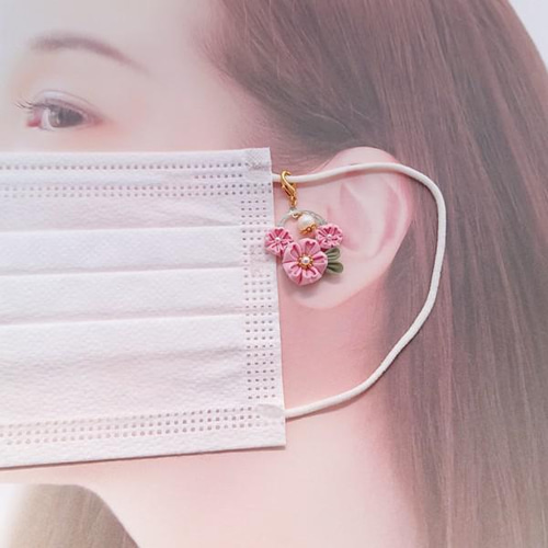 つまみ細工 桜モチーフのマスクチャーム（バッグチャーム） マスク