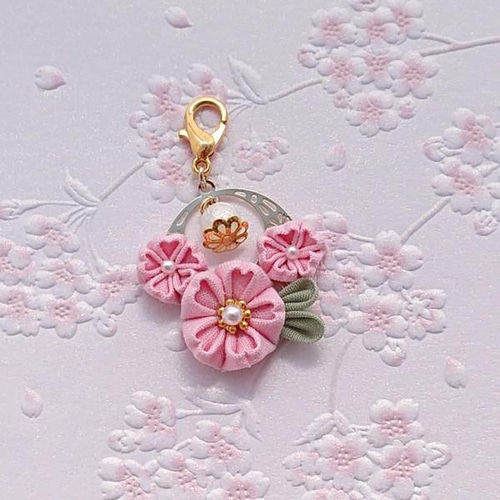 つまみ細工 桜モチーフのマスクチャーム（バッグチャーム） マスク