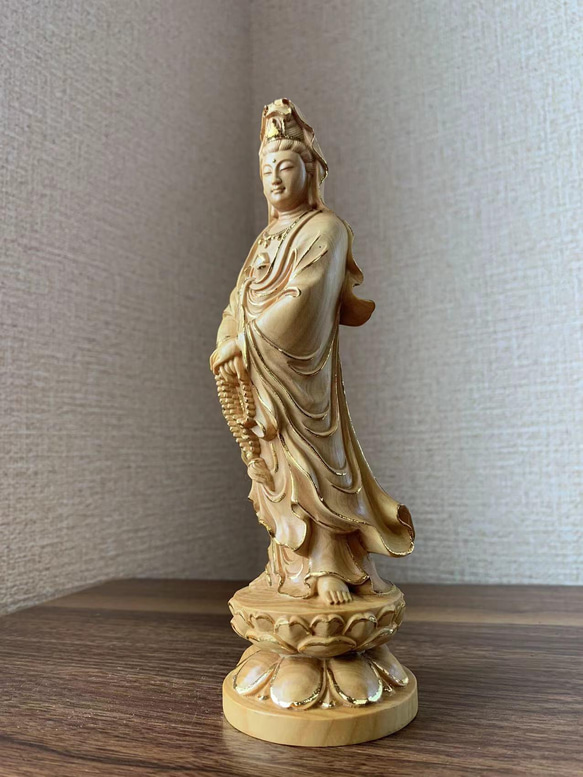 木彫　仏像　観音菩薩様像　ツゲ、金箔 2枚目の画像