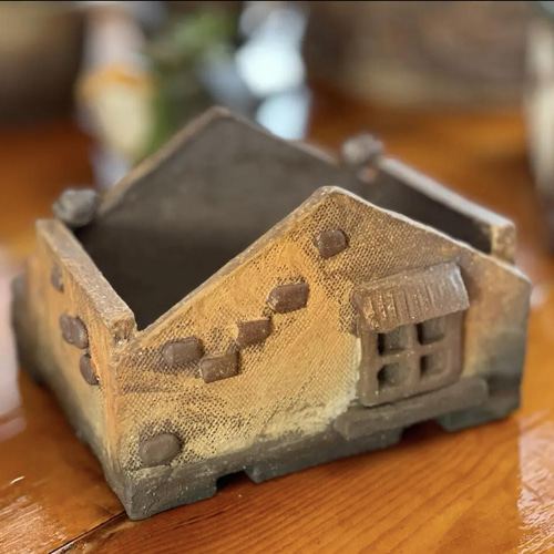 北欧風の田舎に佇む家型陶器の植木鉢 ミニチュア 多肉寄せ植え鉢 観葉