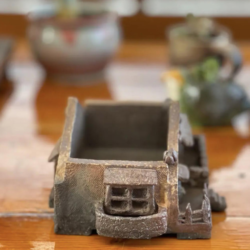 北欧風の田舎に佇む家型陶器の植木鉢 ミニチュア 多肉寄せ植え鉢 観葉