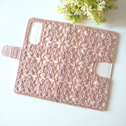 【受注製作】小花モチーフいっぱいの手編み手帳型スマホケース（ピンクベージュ） 1枚目の画像