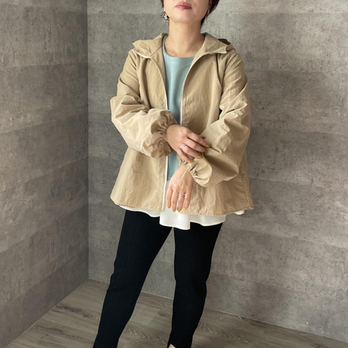 絶妙なデザイン 小柄S□撥水加工バックギャザー パーカーブルゾン ベージュ ジャケット・アウター