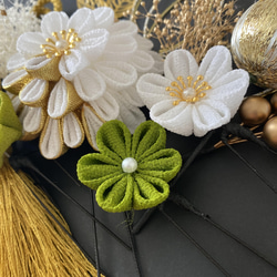 【特集掲載】つまみ細工　髪飾り　白×緑×金卒業式　卒業式髪飾り　袴　水引き　成人式用髪飾り　和装　結婚式　色打掛 成人式 4枚目の画像