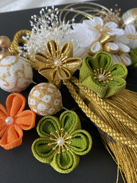 【特集掲載】つまみ細工　髪飾り　白×緑×金卒業式　卒業式髪飾り　袴　水引き　成人式用髪飾り　和装　結婚式　色打掛 成人式 3枚目の画像