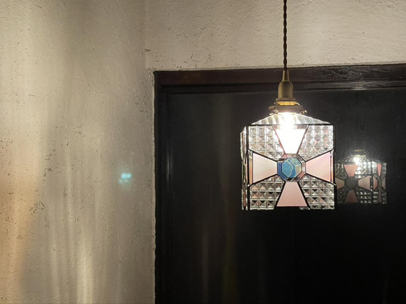 浪漫硝子‐花紋（ステンドグラスの吊りランプ） 5枚目の画像