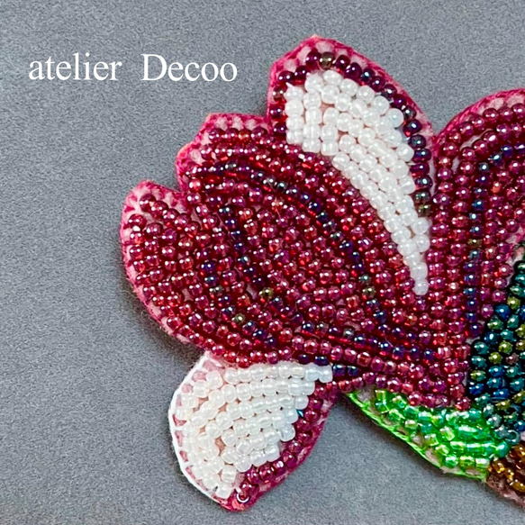 紫木蓮(シモクレン)の花のビーズ刺繍ブローチ 5枚目の画像