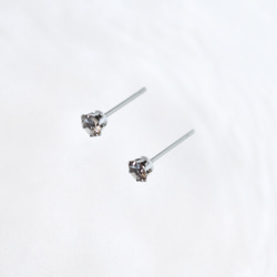 【天然石スモーキークォーツのシンプルな一粒スタッドピアス】ブラウン / 4mm /サージカルステンレス/つけっぱなしok 3枚目の画像