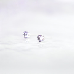【天然石アメジストのシンプルな一粒スタッドピアス】紫 / 4mm /サージカルステンレス / つけっぱなしok 2枚目の画像