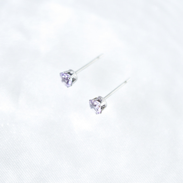 【天然石アメジストのシンプルな一粒スタッドピアス】紫 / 4mm /サージカルステンレス / つけっぱなしok 3枚目の画像