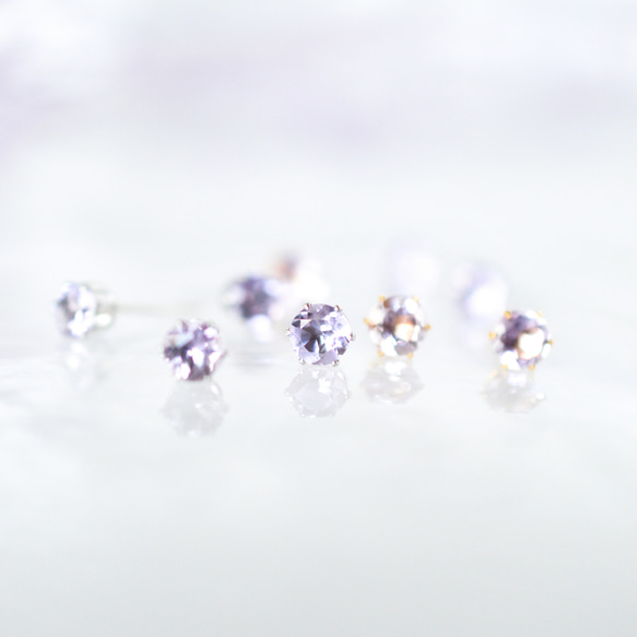 【天然石アメジストのシンプルな一粒スタッドピアス】紫 / 4mm /サージカルステンレス / つけっぱなしok 8枚目の画像