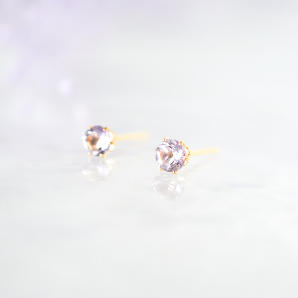 【天然石アメジストのシンプルな一粒スタッドピアス】紫 / 4mm /サージカルステンレス / つけっぱなしok 5枚目の画像