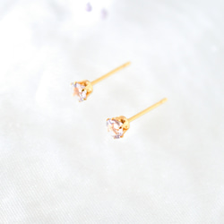 【天然石アメジストのシンプルな一粒スタッドピアス】紫 / 4mm /サージカルステンレス / つけっぱなしok 6枚目の画像