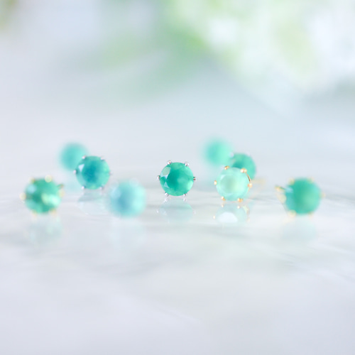 天然石グリーンオニキスのシンプルな一粒スタッドピアス】緑 / 4mm