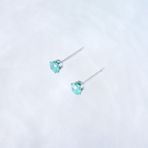天然石グリーンオニキスの一粒スタッドピアス】緑 / 4mm