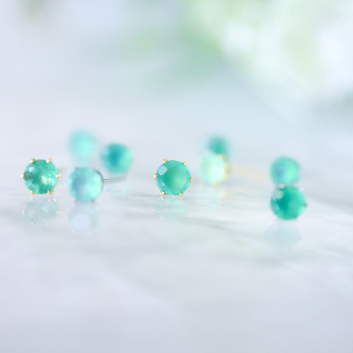 天然石グリーンオニキスの一粒スタッドピアス】緑 / 4mm