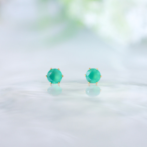 天然石グリーンオニキスのシンプルな一粒スタッドピアス】緑 / 4mm