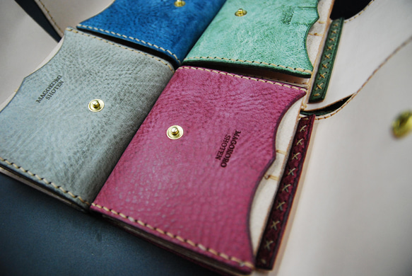二つ折り財布　ALASKA(アラスカ)使用　選べる革カラー、ステッチカラー 4枚目の画像