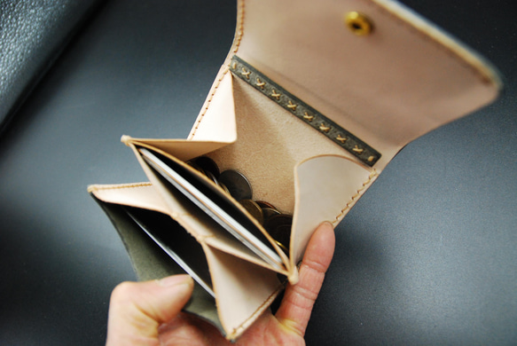 二つ折り財布　ALASKA(アラスカ)使用　選べる革カラー、ステッチカラー 14枚目の画像