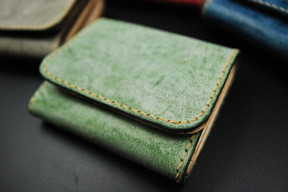 二つ折り財布　ALASKA(アラスカ)使用　選べる革カラー、ステッチカラー 8枚目の画像