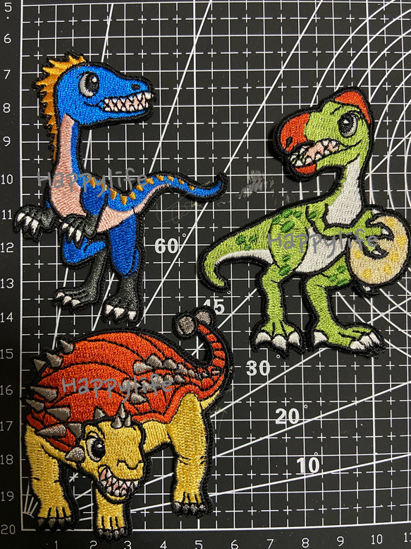 12枚入　恐竜刺繍アイロンワッペン　まとめ 2枚目の画像