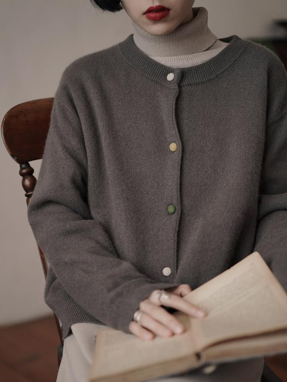 深棕色 浣熊絨兔絨毛衣外套 保暖寬鬆慵懶學院風軟糯針織開衫 第3張的照片